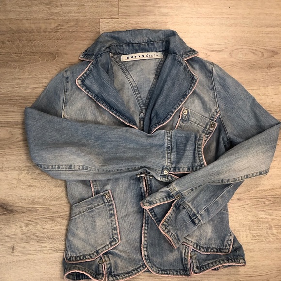 Women’s XS/S Denim Jacket Pink Detail Front Pockets 100% Cotton Semi Distressed - Picture 2 of 12